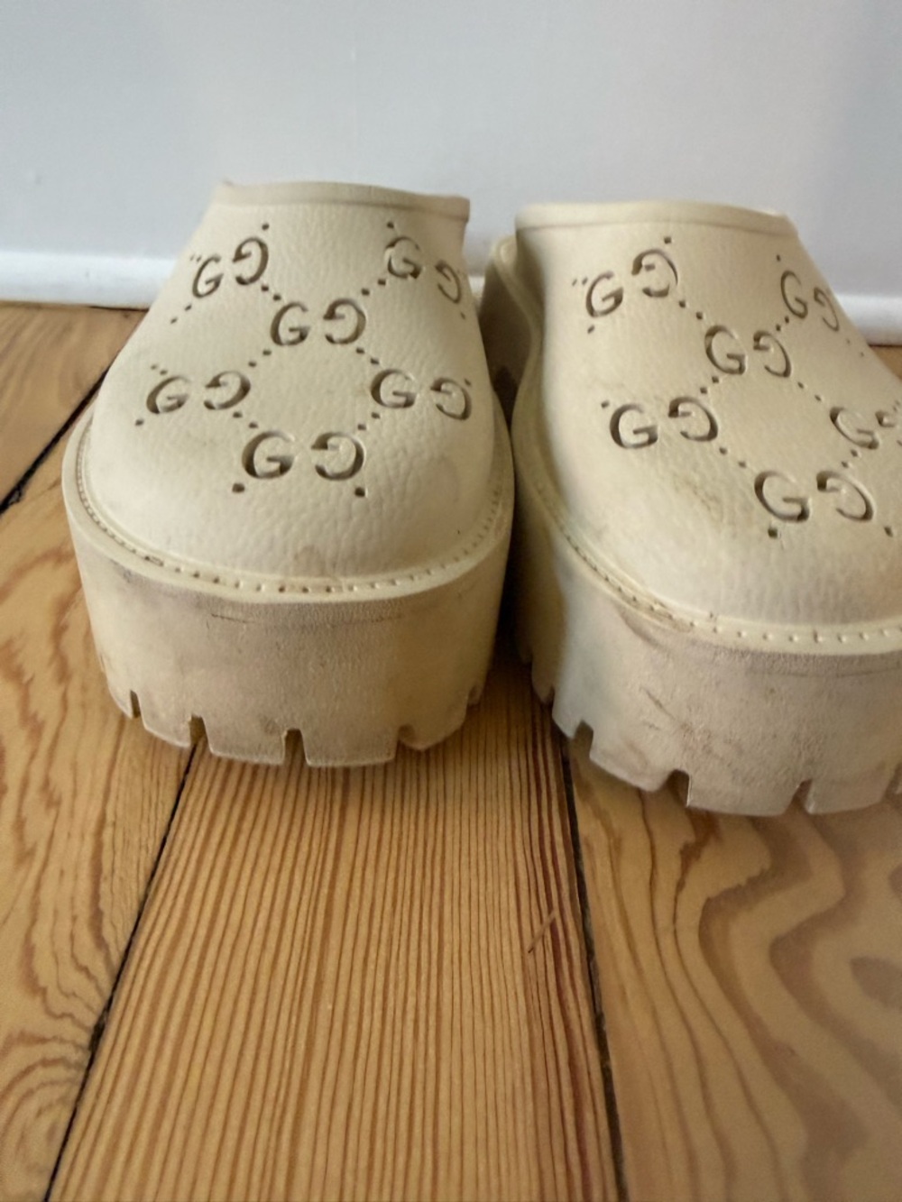 Gucci Cream Clogs - Picture 2 of 10